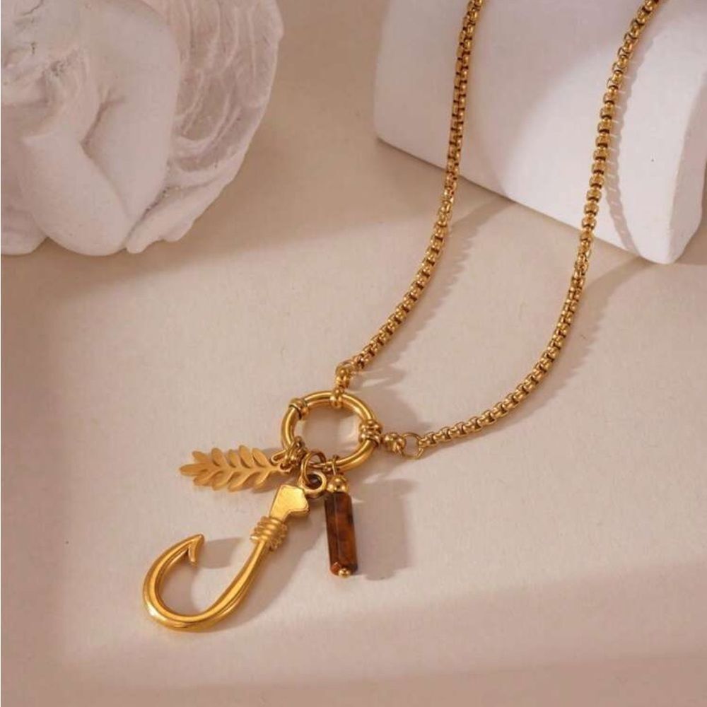 Elegant Gold Hook Pendant Necklace M508